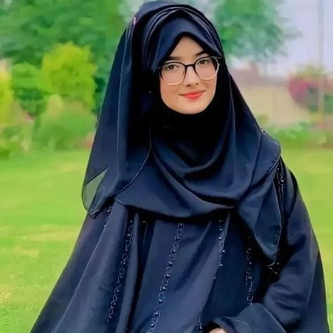 Hijab Queen, A Line Skirt Outfits, Muslimah Photography, Best Couple Pics For Dp, Cover Pics For Facebook, King Khan, Couple Pics For Dp, Latest Bridal Dresses, Stylish Hijab