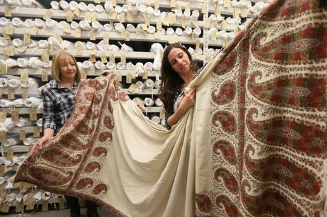 Photographing a unique part of Paisley's textiles heritage. (Look at the size of this c. 1820 Paisley shawl! Nothing like the wisps of material we wrap around ourselves today.) Black And White Portrait Photography, Regency Era Fashion, Paisley Shawl, Kashmiri Shawls, Black And White Portrait, Regency Fashion, Cashmere Pashmina, White Portrait, Black And White Portraits