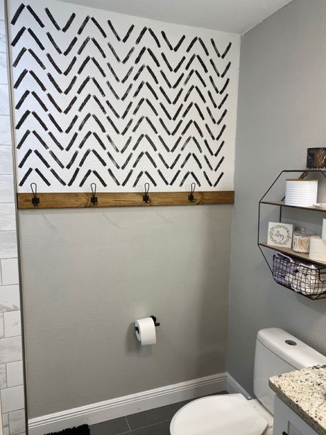 Geometric Bathroom Wall, Bathroom Wall Update, Diy Bathroom Wallpaper, Easy Bathroom Painting Ideas, Diy Accent Wall Paint Bathroom, Diy Bathroom Paint Ideas, Bathroom Painted Walls, Accent Wall Bathroom Painted, Bathroom Wall Painting Ideas