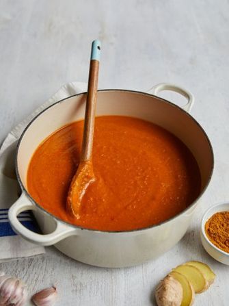 Curry base sauce | Jamie Oliver recipes Easy Curry Sauce, Curry Sauce Recipe, Curry Base, Vegetable Stock Cubes, Cake Aesthetic, Jamie Oliver Recipes, Cook Chicken, Curry Sauce, Batch Cooking