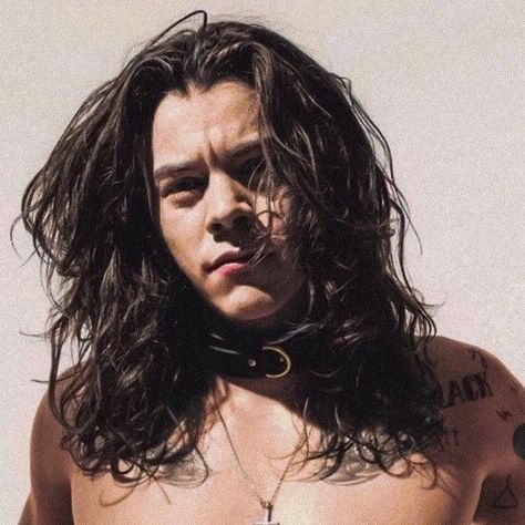 Harry Styles Photo Shoot, Harry Stylea, Long Hair Harry Styles, One Direction Aesthetic, Long Hair Harry, Harry Styles Long Hair, Eye Makeup Pictures, Hair Icon, Pretty Star