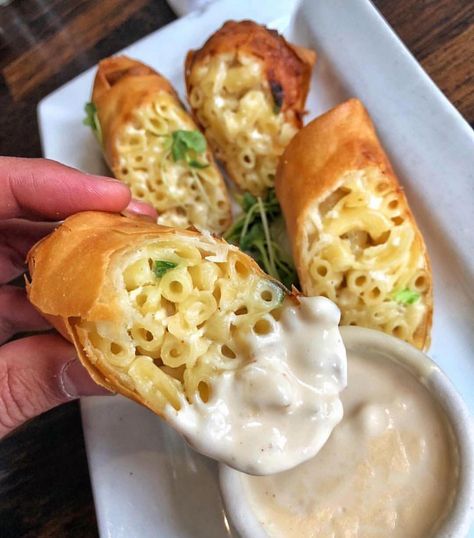 Drew’s Drooling Eats 🍴 on Instagram: “Mac N’ Cheese SPRING ROLLS. You in?!👇🏼👇🏼👇🏼 👉🏼 Follow @tradefoods for more 👍🏼 👇🏼TAG YOUR FRIENDS👇🏼 📷 : @devourpower 🧀🌯🍯 👇🏼Now taking…” Cheese Spring Rolls, Power Foods, Food Goals, Egg Rolls, Spring Rolls, Food Obsession, Cafe Food, Interesting Food Recipes, Healthy Dessert