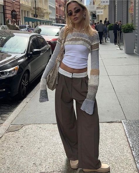 Ladies Joggers, Tailored Pants Women, Thrift Store Outfits, Baggy Tops, Outfits Baggy, Aesthetic Clothing Stores, Egirl Outfits, Tailored Clothes, Pants Streetwear