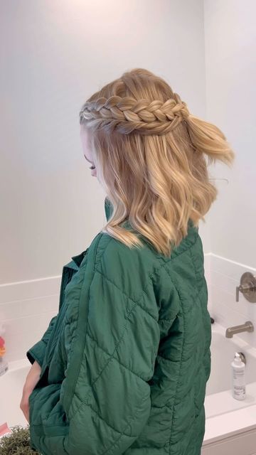 MONTANA COLES on Instagram: "Loving this braid combo!! #hairstyles #bohobraids #bohohair #halfup #halfupstyle #shorthair" Montana Coles Hair, Race Day Hair, Ruby Hair, Short Bob Braids, Nice Hairstyles, Dance Hair, Hair Tinsel, Viking Hair, School Hair