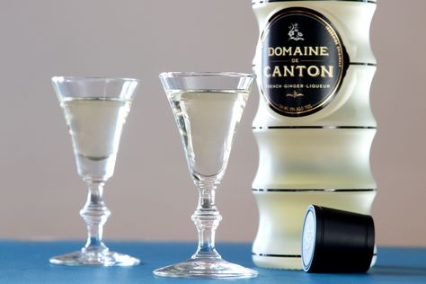 Domaine de Canton is the most popular ginger liqueur today. Discover how it's made and why its sweet, snappy flavor is perfect for cocktails. Ginger Martini Recipes, Domaine De Canton Cocktails, Ginger Liqueur Cocktails, Ginger Liqueur Recipe, Ginger Martini, Vodka Martini Recipe, Liqueur Cocktails, Martini Recipes Vodka, Ginger Beer Cocktail