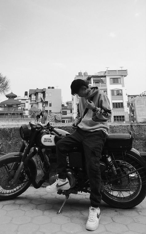 Bike Boy Aesthetic, Bike Poses For Boys, Bike Poses Men, Long Distance Relationship Pic Ideas, Bike Pose, Men Aesthetics, Fake Photo Sick, Aesthetic Bike, Mens Photoshoot