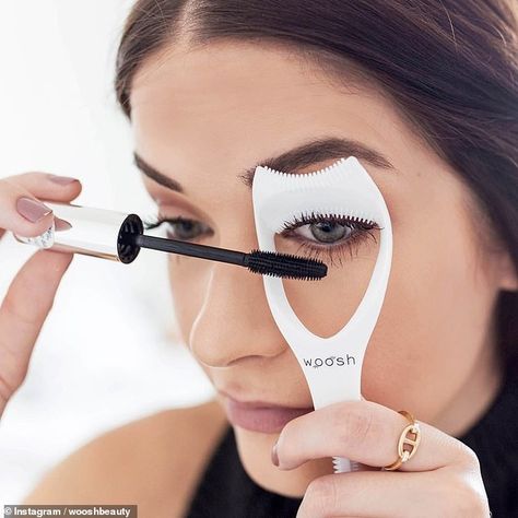 Smudged Mascara, Clumpy Lashes, Mascara Shield, How To Apply Bronzer, Makeup Accesories, Eye Makeup Pictures, Solve The Problem, Mascara Tips, Top Makeup Products