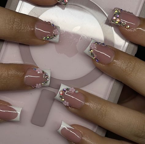 Dimond Nails Ideas Short, Short Bling Nail Designs, Short Mexican Nails, Bling Short Acrylic Nails, Short Nails Gems, Shorties Nails Fall Colors, Nails For 13th Birthday, Baddies Nails Short, Short Nails With Gems