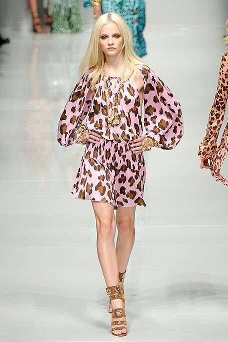 Pink Animal Print Dress, Pink Leopard Print Dress, Mysterious Eyes, 2011 Runway, Animal Print Outfits, Printed Fashion, Leopard Fashion, Animal Print Fashion, Leopard Dress