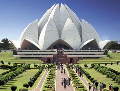 Lotus Temple in New Delhi, India  Said to be the most visited building in the world. Architecture Cool, Lotus Temple, Temple India, Famous Buildings, India Tour, Hagia Sophia, Indian Architecture, Famous Landmarks, The Lotus