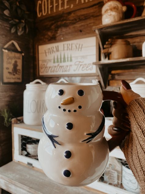 Christmas Mug Cozy, Christmas Chocolate Desserts, Facts About Halloween, Luxury Birthday Gifts, Halloween Facts, About Halloween, Fresh Christmas Trees, Pretty Mugs, Christmas Feeling