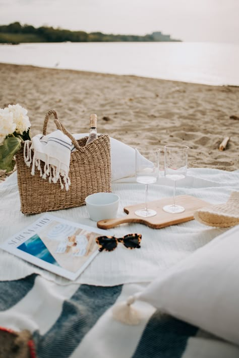 Nantucket Beach, Girl Walk, Beach Dinner, Picnic Inspiration, Picnic Essentials, Aesthetic Vacation, Linen Lights, The Last Drop, Beach Shoot