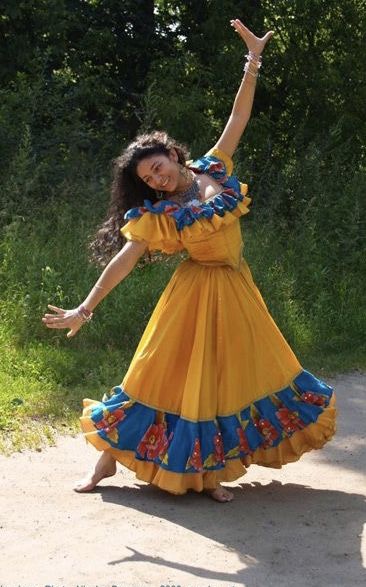 Traditional Mexican Dress, Mexican Fashion, Mexican Outfit, Long Dress Design, Mexican Dresses, Dance Photos, Character Outfits, Traditional Dresses, Traditional Outfits