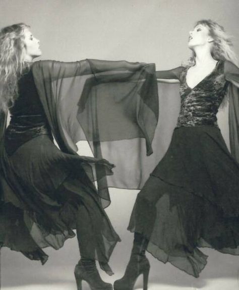 Stevie ☆♥❤♥☆ Mary Torrey Stevie Nicks Costume, Stevie Nicks Style, Ancient Queen, Magical Women, Lindsey Buckingham, Stevie Nicks Fleetwood Mac, 70s Aesthetic, Amazing Woman, Romantic Goth