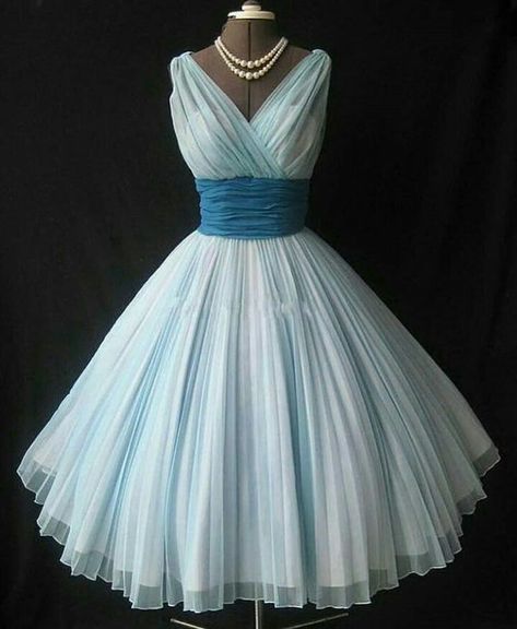 50s Prom Dresses, 1950s Prom Dress, Gaun Koktail, Prom Dress Pattern, 50s Prom, Tea Length Prom Dress, Dresses 50s, Vintage Ball Gowns, Easter Dresses For Toddlers