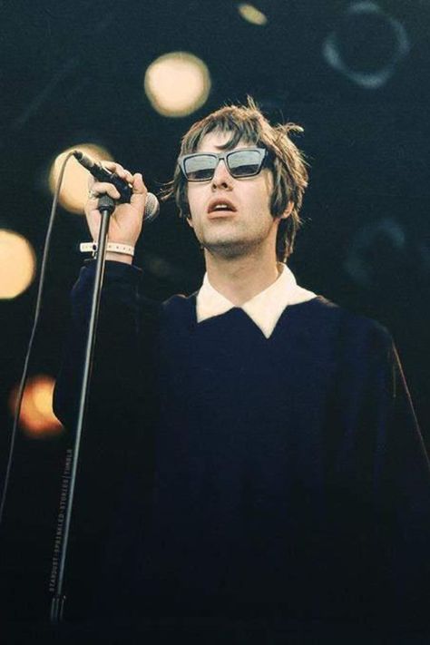 Liam Gallagher Glastonbury, Liam Gallagher 1994, Liam Oasis, Oasis Music, Liam Gallagher Oasis, Oasis Band, Liam And Noel, Noel Gallagher, Liam Gallagher