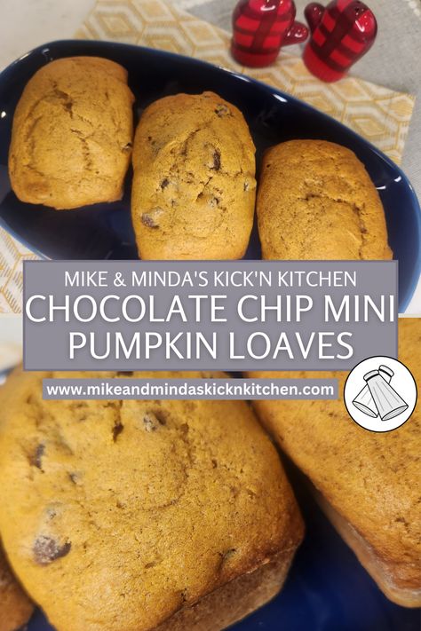 Welcome to your new favorite addiction. Chocolate Chip Mini Pumpkin Loaves are an amazing snack or breakfast for the whole family. Bread For Gifts, Pumpkin Loaves, Mini Loaves, Snack Wrap, Bread Tin, Pumpkin Loaf, Pumpkin Chocolate Chip Bread, Pumpkin Chocolate Chip, Mini Loaf