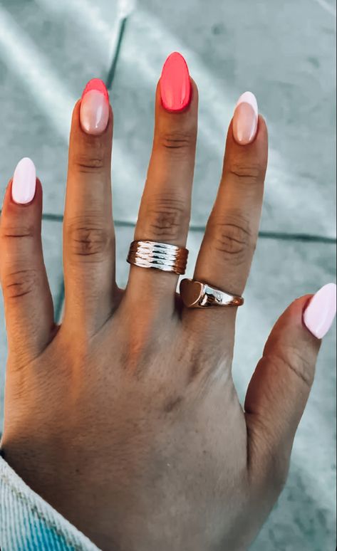 Cute Nail Ideas Gel Short, Blue Nails Designs Square, Cute Easy Almond Nail Designs, Beach Colors Nails, Short Almond Nails Inspiration, Nail Inspo Summer Design, Simple Wedding Nail Ideas, Cute Summer Simple Nails, Fun Spring Nails Square