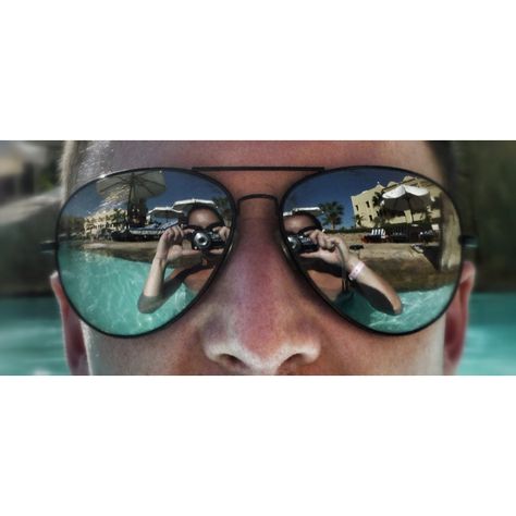 Cool reflection in sunglasses Sunglasses Reflection Photography, Reflection In Glasses, Sunglass Reflection, Reflection In Sunglasses, Ego Photography, Alter Ego Photography, Sunglasses Reference, Sunglasses Reflection, Best Leather Wallet