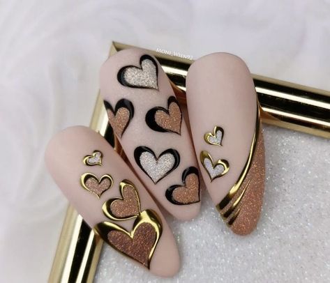 Beige Nails Design, Nailart Tutorial, Elegant Touch Nails, Tape Nail Art, Quick Nail Art, Art Deco Nails, Valentine Nail Art, Romantic Nails, Dot Nail Art