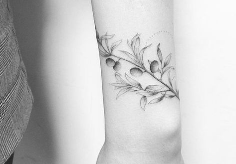 Mes Tatouages : Tatoueurs, Significations, Conseils... - Le loup dort Lily Tattoos, Olive Tattoo, Italy Tattoo, Lower Arm Tattoos, Olive Branch Tattoo, Nouveau Tattoo, Branch Tattoo, Wild Tattoo, Lily Tattoo