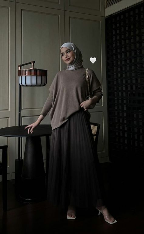 Minimalist Hijab Outfit, Aesthetic Outfits Hijab, Hijabi Ootd, Mix And Match Outfits Hijab, Outfits Muslim, Rekomendasi Outfit, Rok Outfit, Vibes Outfit, Fashion Identity