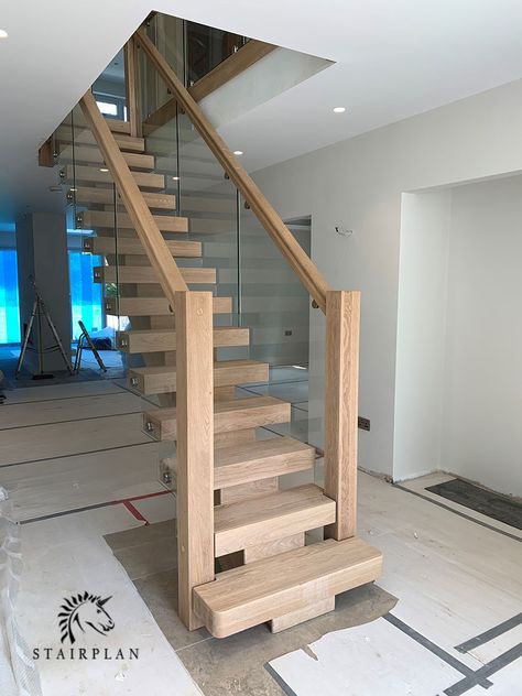 Central Feature Oak X-Vision Staircase with Glass Build A Staircase, Central Staircase, Staircase Spindles, Staircase Layout, House Steps, Staircase Manufacturers, Glass Railing Stairs, Wood Stair Treads, Tiled Staircase