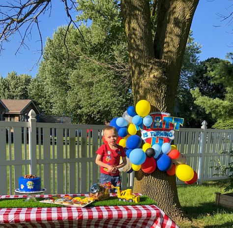 Paw Patrol Backyard Party Ideas, Outdoor Paw Patrol Party Ideas, Paw Patrol Outdoor Party Ideas, Birthday Boy Party, Paw Party, Patrol Party, Outdoor Party Decorations, Paw Patrol Party, Party Outdoor