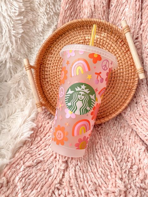 Retro & Groovy Flowers Iced Coffee Starbucks Cup Gift for - Etsy Iced Coffee Starbucks, Copo Starbucks, Starbucks Cup Gift, Starbucks Cup Design, Starbucks Cup Art, Groovy Flowers, Groovy Design, Flower Ice, Coffee Starbucks