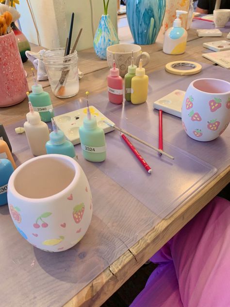 Craft With Friends Aesthetic, Pottery Friends Aesthetic, Ceramic Painting Party, Pottery Painting With Friends Aesthetic, Paint Date With Friends, Pottery Painting Date Aesthetic, Diy Crafts For Girls, Friend Activities, Activities For Girls