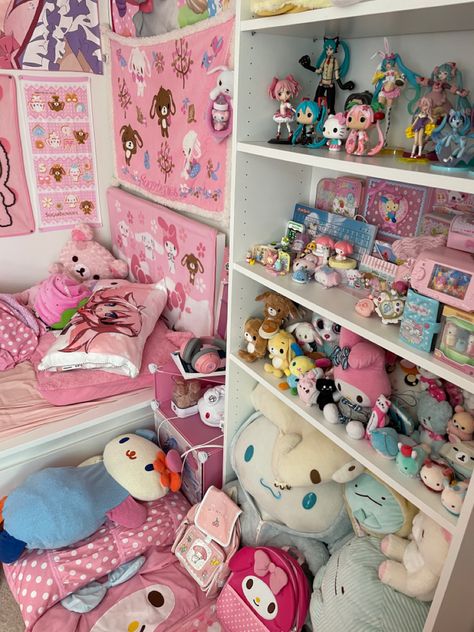 Kawaii Room Inspiration, Sanrio Bedroom, Cutecore Room, Sanrio Room, Kawaii Room Ideas, Hello Kitty Room Decor, Rilakkuma Korilakkuma, Mother Garden, Scene Room