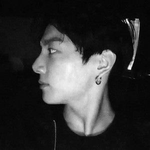 Bts Derp Faces, Look Back In Anger, Bts Black And White, Jungkook Selca, Taehyung Photoshoot, Jungkook Aesthetic, Jungkook Abs, Just Friends, Foto Jungkook