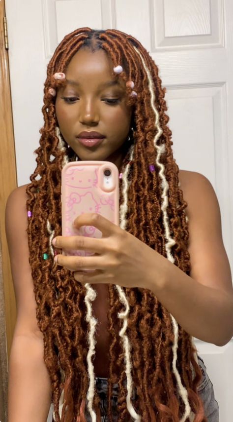 Ginger And Blonde Locs, Ginger And Blonde Box Braids, Faux Locs With Bangs, Ginger And Blonde Braids, Locs With Bangs, Distress Locs, Blonde Faux Locs, Ginger And Blonde, Locs With Curly Ends