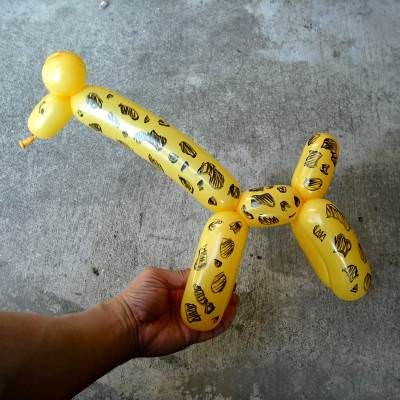 Easy Balloon Animals, Giraffe Balloon, Jet Packs, Giraffe Party, Animal Balloons, Balloon Games, How To Make Balloon, Twisting Balloons, Balloon Modelling