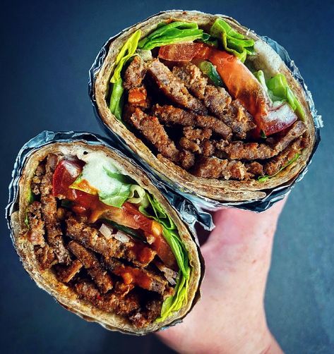 Donar Kebab Recipe, Doner Kebab Recipe Turkish, Doner Kebab Recipe, Donner Kebab, Gyro Recipe, Kebab Recipe, Doner Kebab, Kebab Recipes, Chilli Sauce