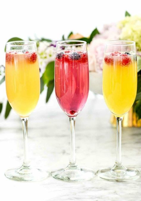 SIMPLE Classic Mimosas Mimosas Bar, Foodiecrush Recipes, Diy Mimosa, Best Mimosa Recipe, Mimosa Recipes, Brunch Champagne, Simple Party Food, Champagne Mimosa, Christmas Menus