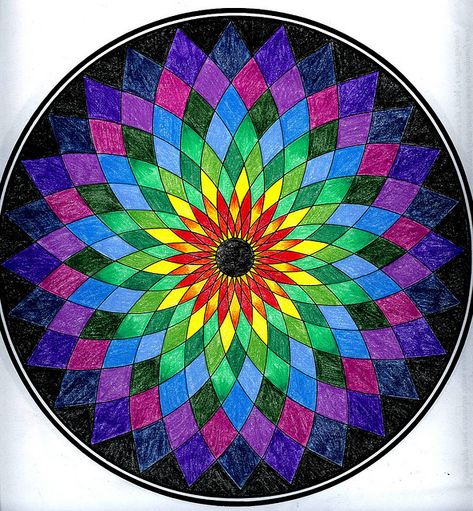 Finish coloring mandalas now that I have a new set of Prismacolor color pencils. Hur Man Ritar Blommor, Giant Dahlia, Wallpaper Trippy, Rainbow Mandala, Mandala Designs, Mandalas Drawing, Mosaic Ideas, Mandalas Design, Mandalay