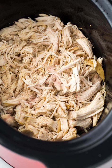 Easy Savory Recipes, Crockpot Pulled Chicken, Pulled Chicken Recipes, Chicken Pesto Sandwich, Easy Crock Pot Recipes, Shredded Chicken Crockpot, Smoked Chicken Breast, Easy Shredded Chicken, Slow Cooker Shredded Chicken