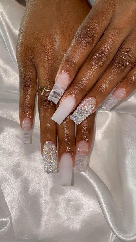 Acrylic Nails Short Square, Acrylic Nails Short, Silver Acrylic Nails, Marble Acrylic Nails, Nails Short Square, Gold Acrylic Nails, White And Silver Nails, Spring Acrylic Nails, Colored Acrylic Nails