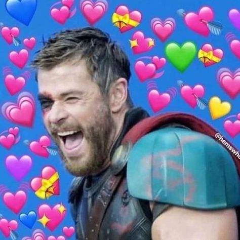 Happy Reaction, Hopelessly In Love, Heart Meme, Point Break, Marvel Posters, Scott Pilgrim, Marvel Funny, Love U, Chris Hemsworth