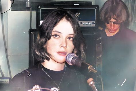 Slowdive Pfp, Slowdive Aesthetic, Rachel Goswell, Phone Charms Aesthetic, Charms Aesthetic, Boring People, Shadow Video, Dream Pop, Gadgets Technology Awesome