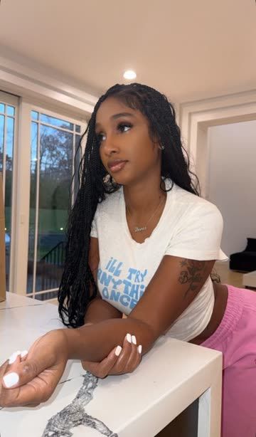 View this Snap from H on Snapchat! Bernice Burgos, Consumer Health, Public Profile, Burgos, Gym Outfit, Body Goals, Beautiful Hair, Snapchat, Hair Makeup