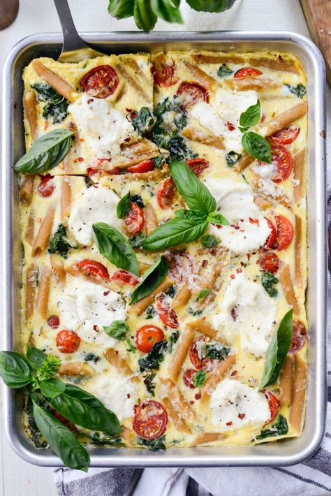 Sheet Pan Spinach Tomato Ricotta Pasta Frittata - Simply Scratch Pasta And Ricotta, Tomato Ricotta Pasta, Pasta Frittata, Tomato And Egg, Egg Frittata, Spinach Tomato, Cooking Tomatoes, Ricotta Pasta, Cold Pasta