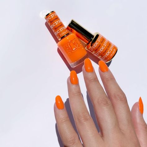 Orange Dnd Gel Polish, Orange Nails Dnd, Daisy Nail Designs, Dnd Polish, Orange Fall Nails, Nails Dnd, Dnd Gel Nail Polish, Dnd Nail Polish, Orange Shades