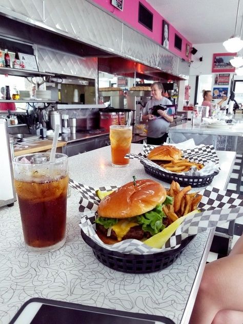 Retro Burger Restaurant, 80s Diner Food, 60s Cafe Aesthetic, 1960s Diner Aesthetic, Burger Place Aesthetic, Diner Aesthetic Food, Diner Food 50's, Retro Diner Food, American Diner Food