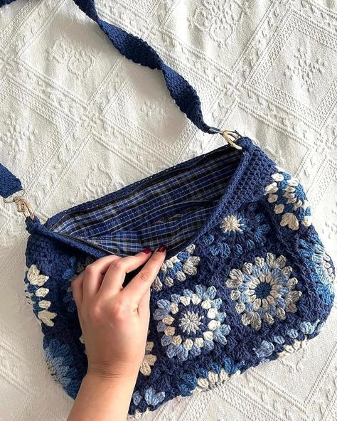 Tote Crochet, Confection Au Crochet, Pola Amigurumi, Crochet Clutch, Handbag Pattern, Crochet Fashion Patterns, Crochet Diy, Crochet Tote, Diy Crochet Projects