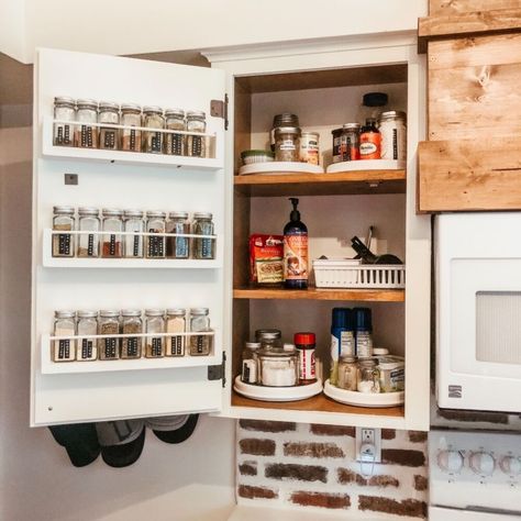 Cheap Storage Ideas, Organize Clutter, Diy Spice Rack, Storage Ideas For Small Spaces, Cocina Diy, Spice Shelf, Diy Spices, Vejle, Spice Racks