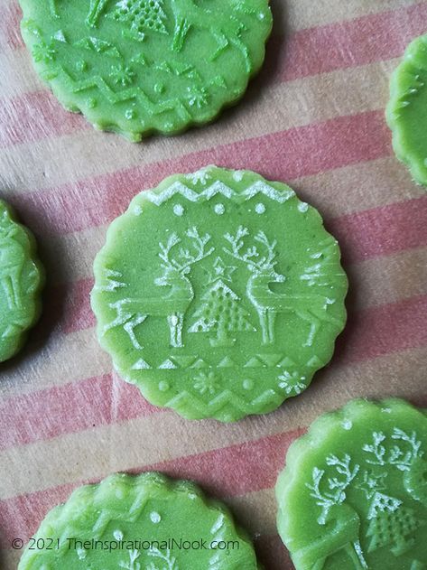 Green reindeer Christmas cookies Cookie Recipe For Embossed Rolling Pin, Molded Cookie Recipe, Patterned Rolling Pin, Sugar Cookie Dough Recipe, Betty Crocker Cookies, Sugar Cookie Mix, Embossed Rolling Pin, Make Cookies, Holiday Favorite Recipes