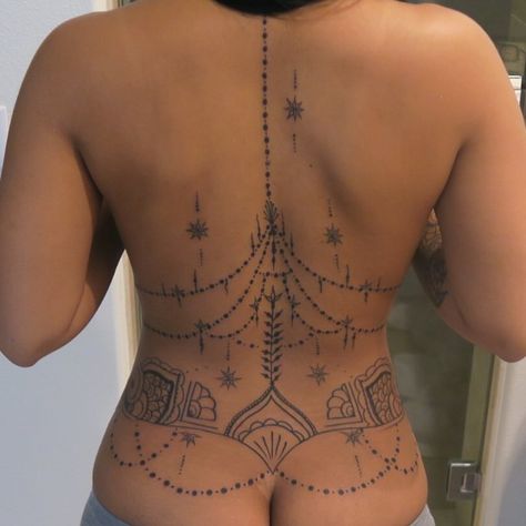 60.9k Likes, 2,913 Comments - Dreka Gates (@realdrekagates) on Instagram: “A better picture of my new #tattoo as promised. @kristytattooz is the bomb. #backtattoo for those…” Women's Back Tattoos, Dreka Gates, Chest Tattoo Designs Female, Tattoo Back Tattoo, Hip Tattoo Designs, Chain Tattoo, Tattoo Fashion, Latest Tattoos, Spine Tattoo