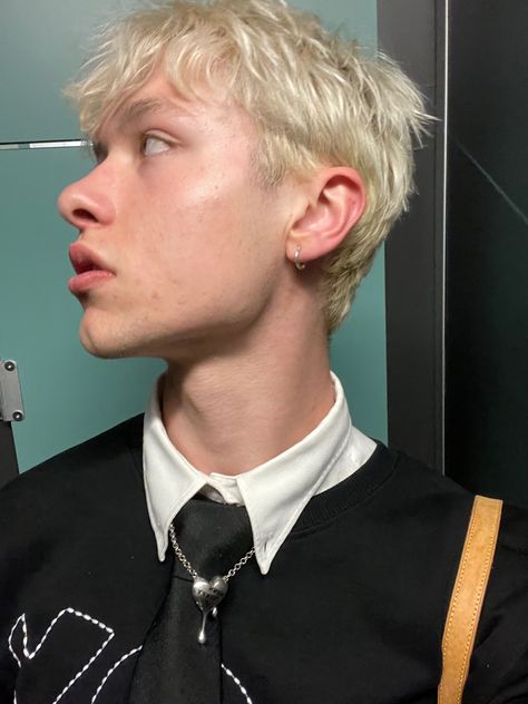 Platinum Blonde Hair Men, Bleached Hair Men, Short Bleached Hair, Short Platinum Blonde Hair, Blonde Hair Boy, Shaved Hair Designs, Wavy Hair Men, Shirt And Tie, Straight Blonde Hair